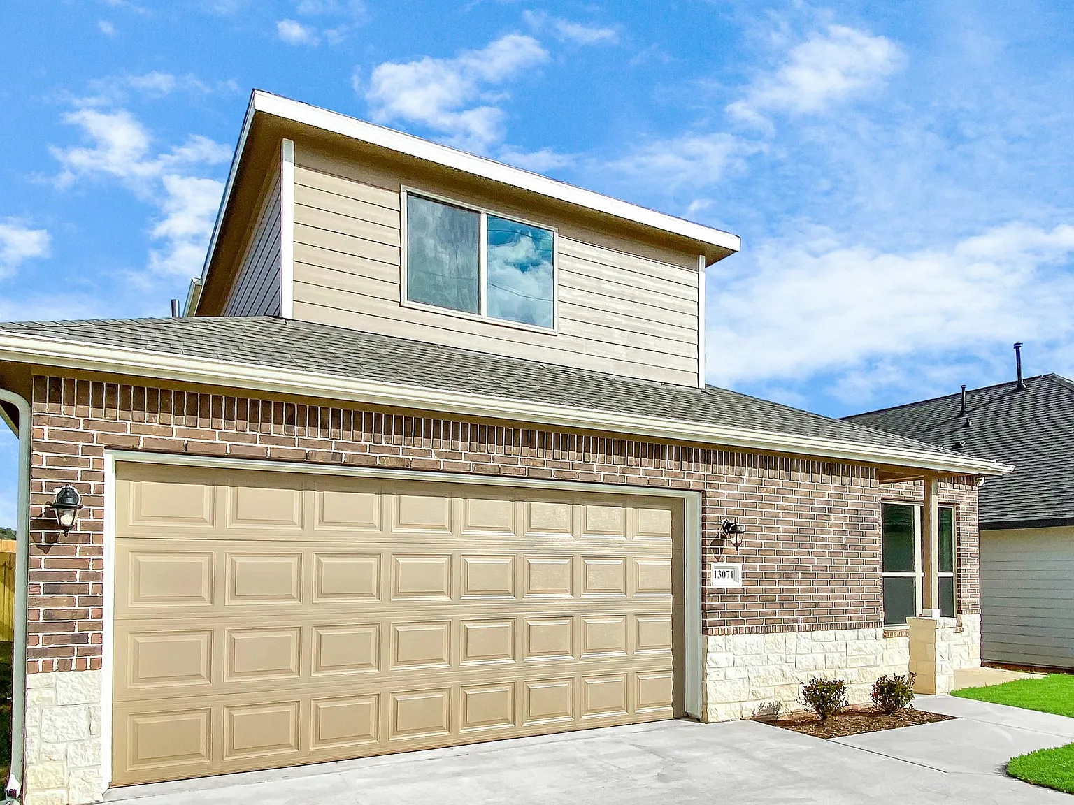 4 bed, 2.5 bath, 1994 sqft, $2,150 — Photo 2