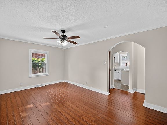 4th image of 2204 32nd St