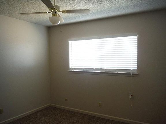 5th image of 1210 Maxwell Dr