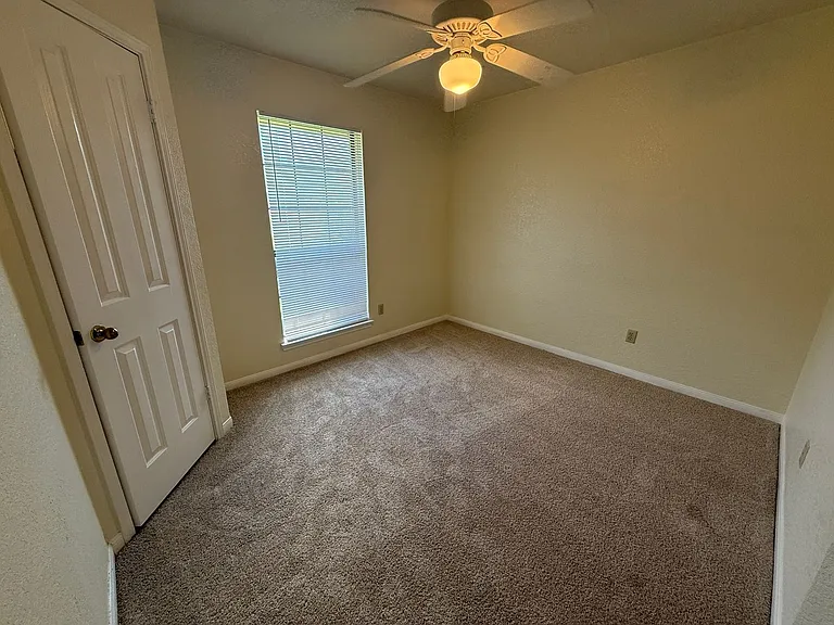 1815 Diana Ln — Photo 25