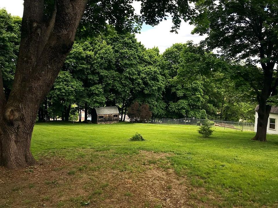 2nd image of 90 Mount Pleasant St