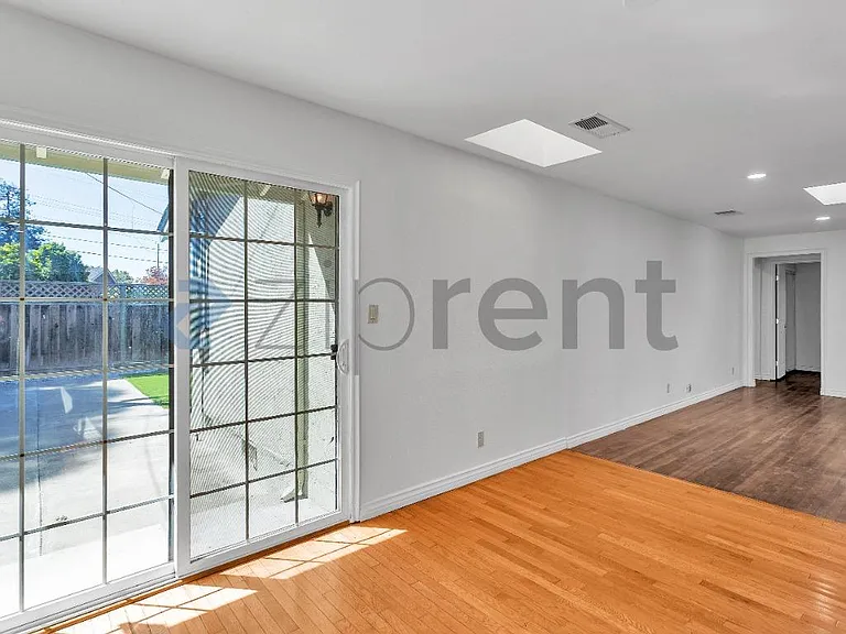 4562 Angeles Ave — Photo 8
