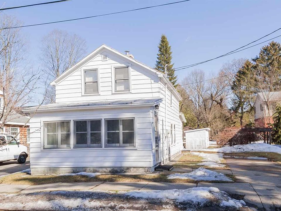 1st image of 40 Warren St