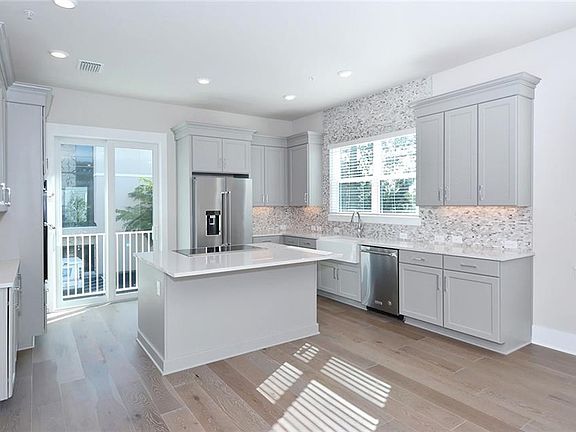 4th image of 522 Laurel Park Dr
