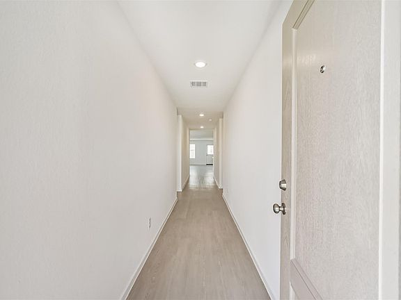 4th image of 648 Burlina Rd