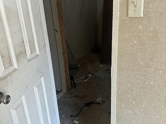 4th image of 1921 Cotton Creek Rd