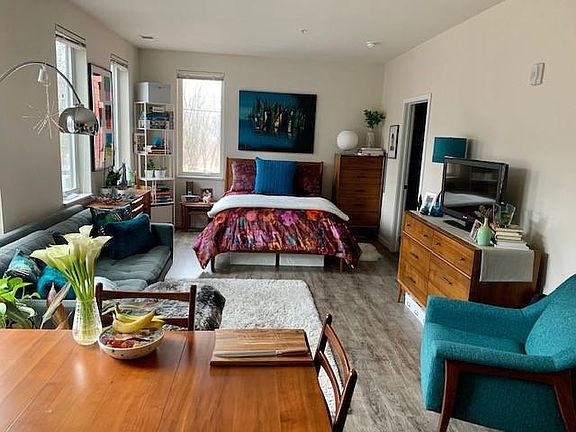 3rd image of 723 Glenway St #205