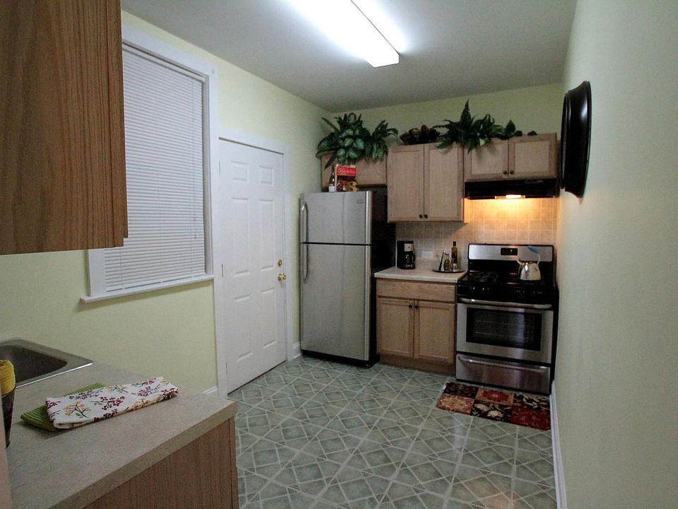 2nd image of 10924 S Vernon Ave #10920