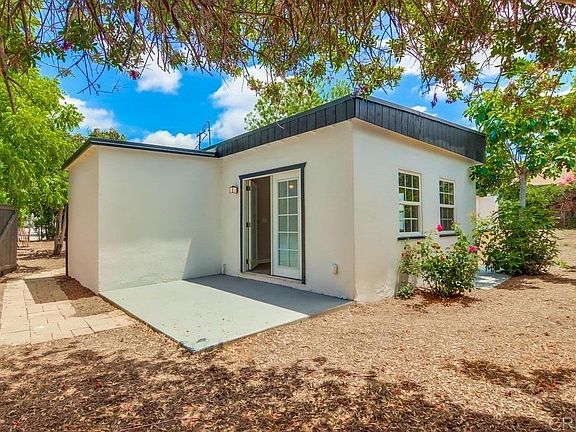 Entrance - 1 bed / 1 bath unit