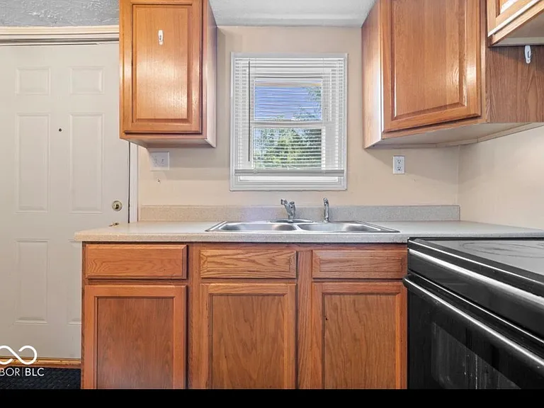 409 W Wiley St — Photo 9