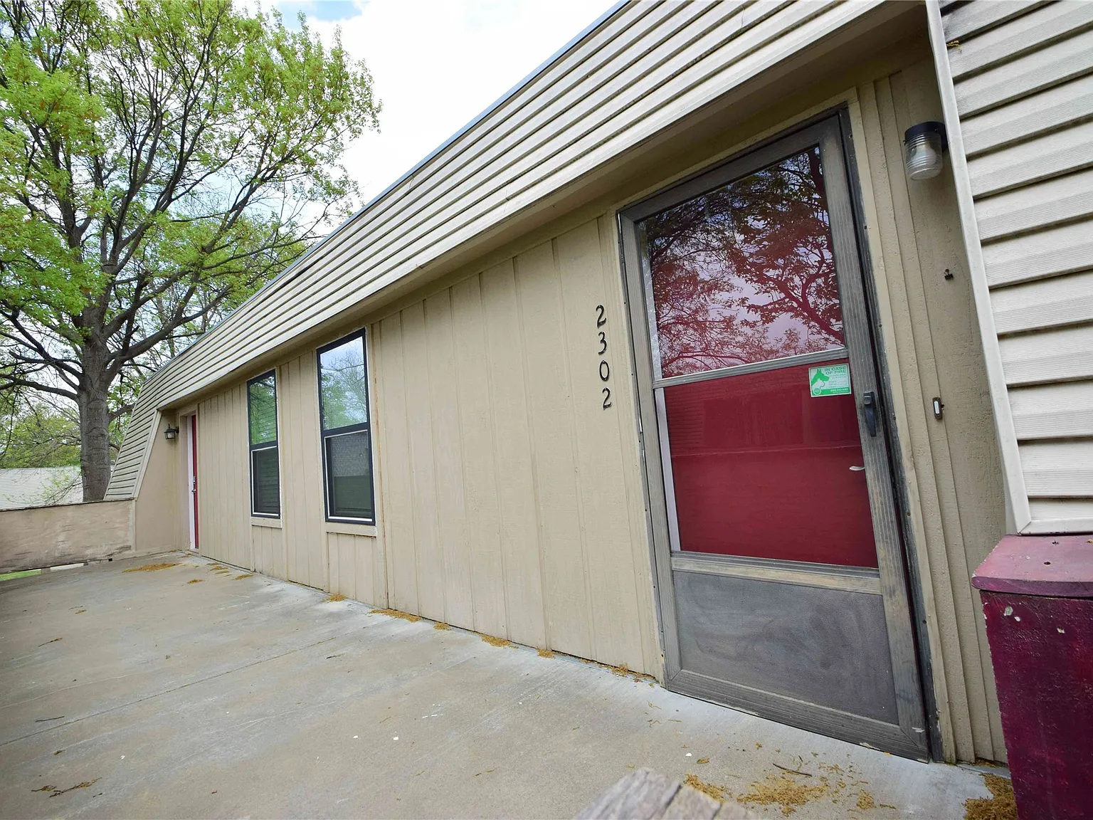 3 bed, 2.0 bath, 1150 sqft, $1,400 — Photo 2