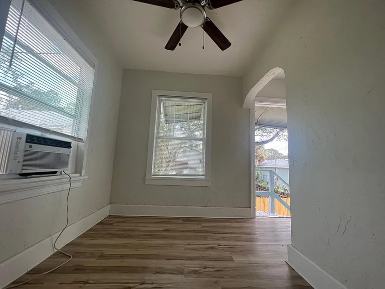 242 Taylor Ave S #1/2 — Photo 11