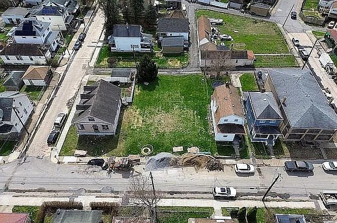 1st image of 212 Russellwood Ave