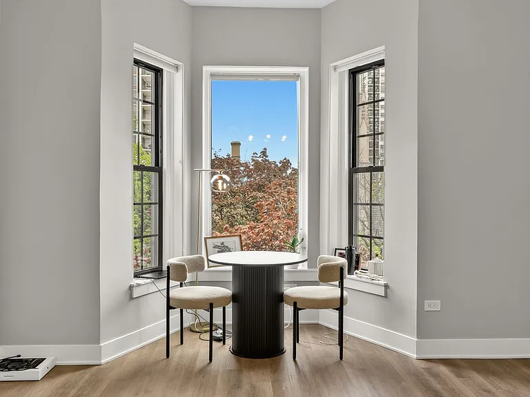 1421 N Dearborn St — Photo 11