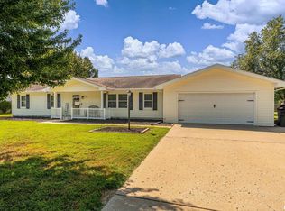 311 Gateway Rd, Marion, IL 62959
