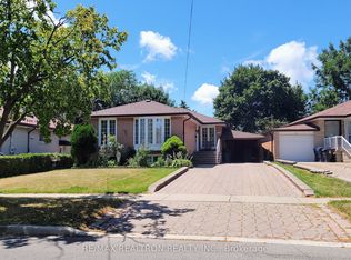 14 Packard Blvd, Toronto, ON M1P 4K1