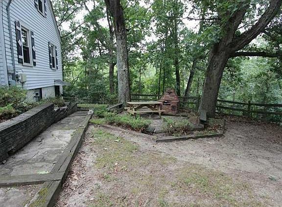 4th image of 2650 Pine Hill Dr