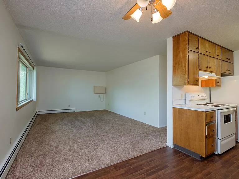Fargo, ND Country Club Apartments | Living