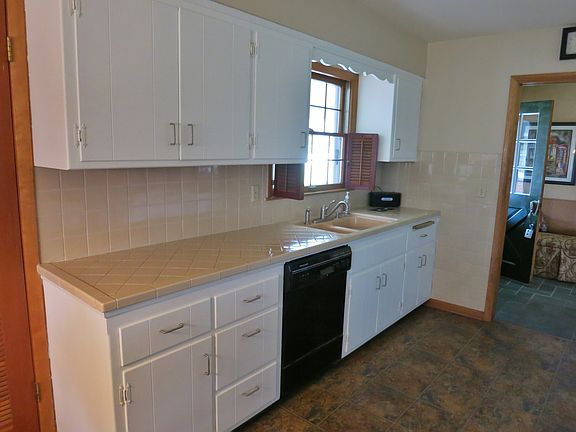 3rd image of 19445 Benington Dr
