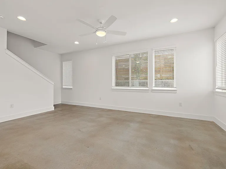 1206 Sarabeth Way — Photo 8