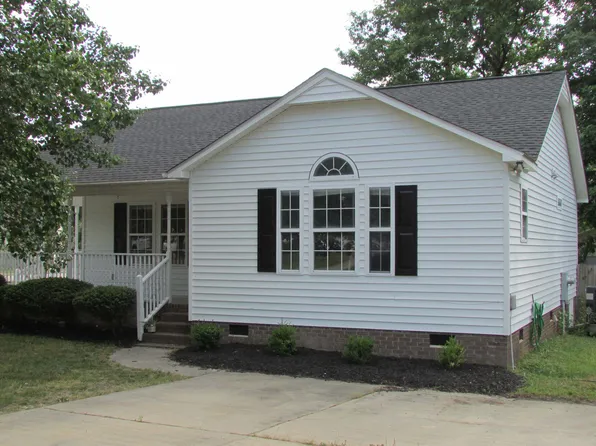 209 Southland Dr, Zebulon, NC 27597