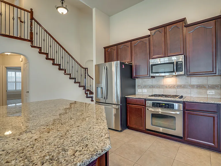 7747 Ivanhoe Dr — Photo 21