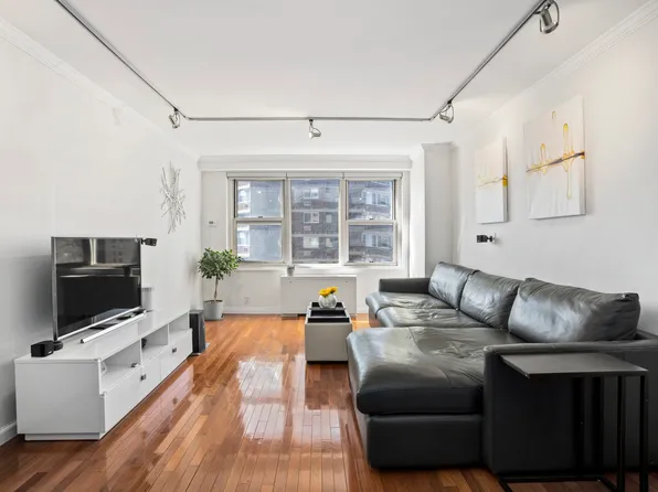 305 East 24th Street image 5 of 9