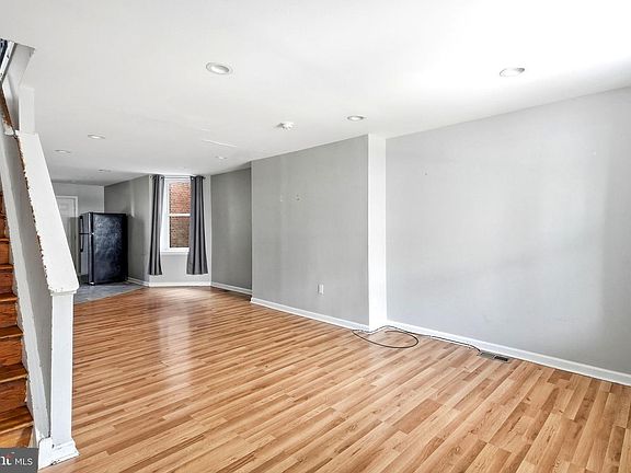 2nd image of 5841 Montrose St