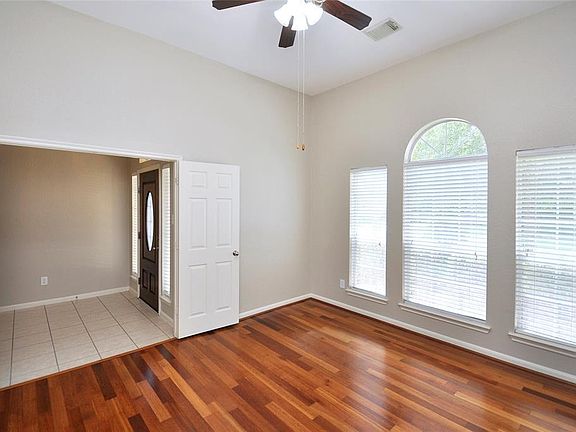 3rd image of 34 Bryce Branch Cir