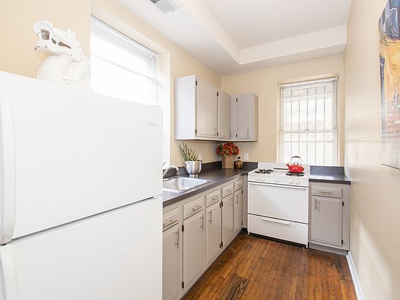 3rd image of 4400-18 Walnut St #4404-G2