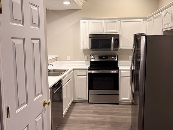 3rd image of 10717 N Park Ave