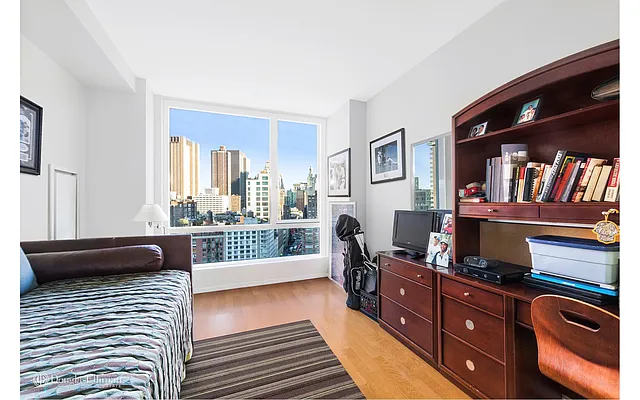 Rented by Douglas Elliman | media 20