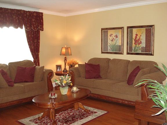 2nd image of 3815 Eastwood Cir