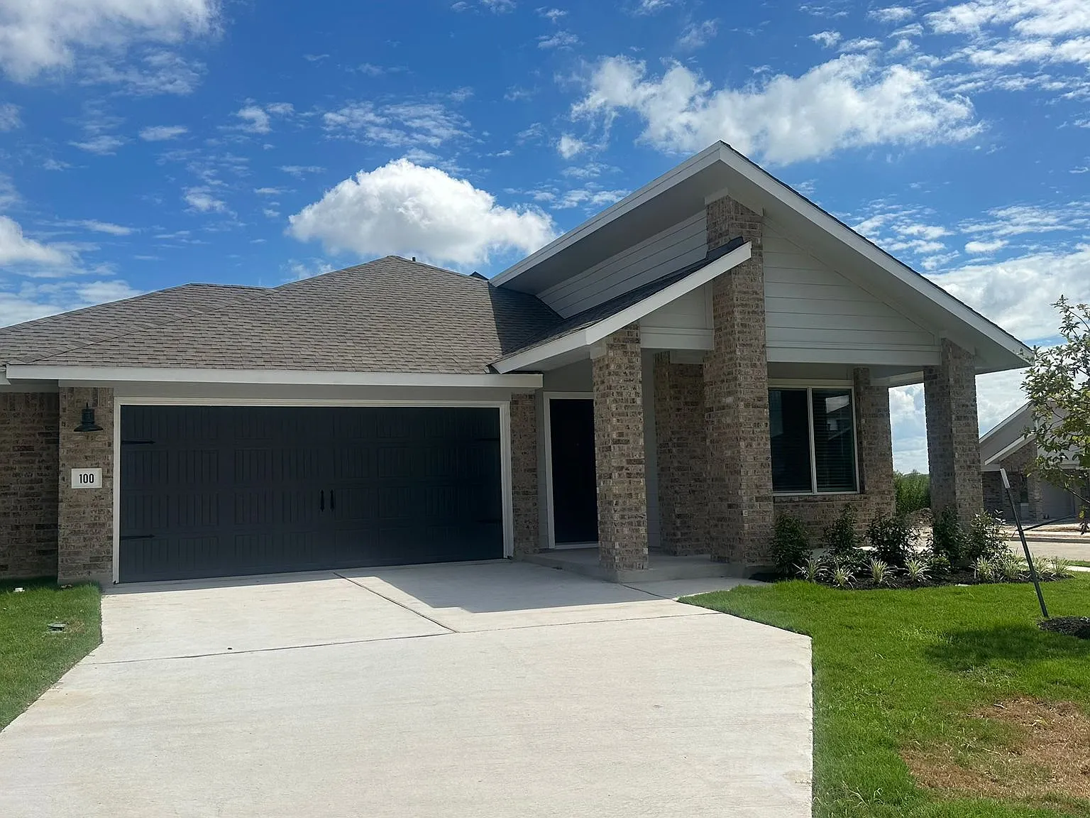 4 bed, 2022 sqft, $2,550 — Photo 2