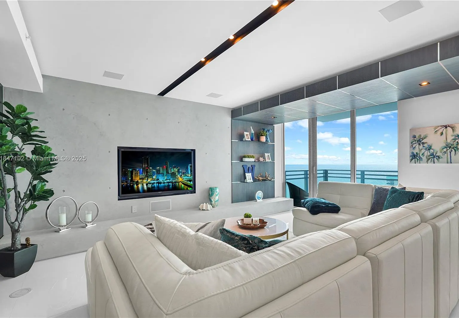 Diplomat Residences — Photo 1