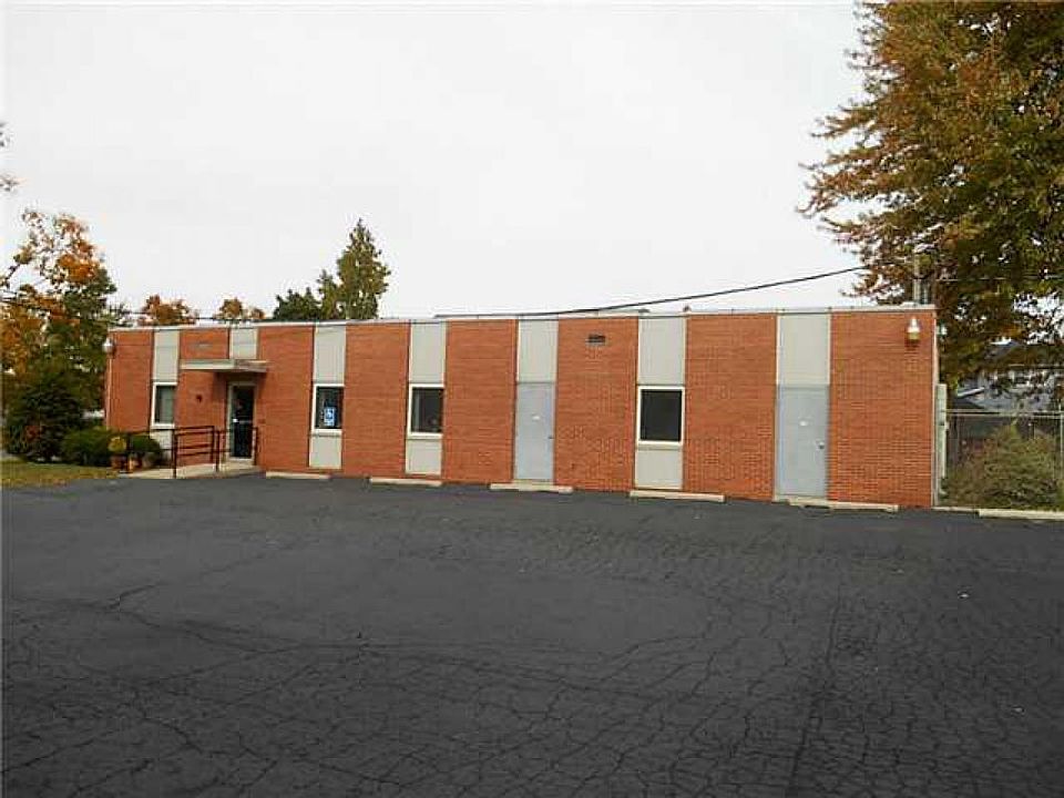 2nd image of 717 Perry St