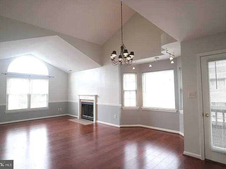 2406 Brookhaven Dr — Photo 3