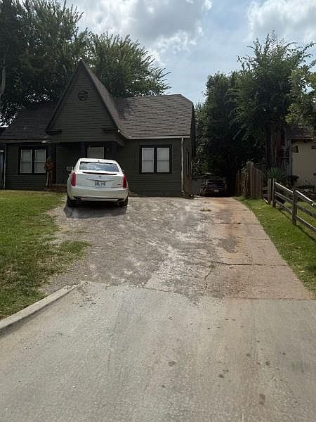 2nd image of 920 SW 26th St