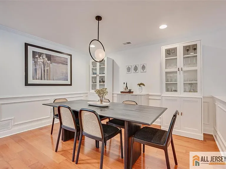 403 Somerset Ct — Photo 6