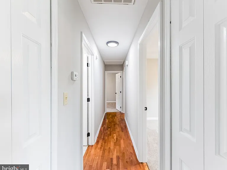 11802 Oakdale Ct — Photo 8