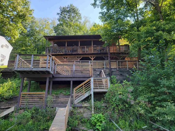 1320 Rivershore Dr, Fairmont, WV 26554