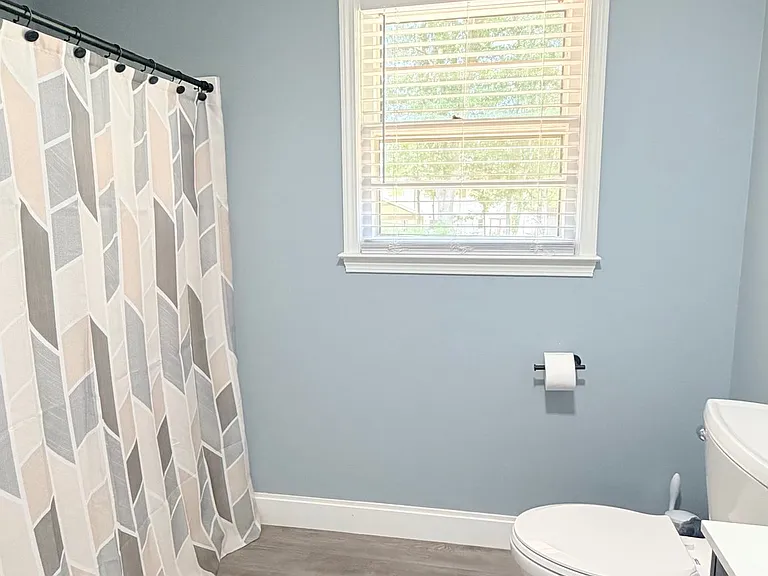 111 Hunter Dr — Photo 10
