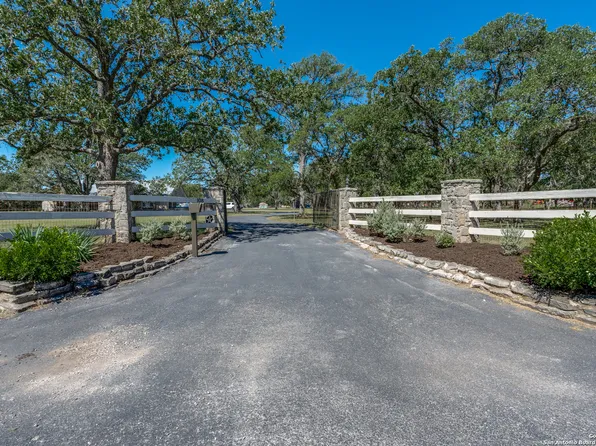 108 SANDY OAKS DR, Boerne, TX 78015