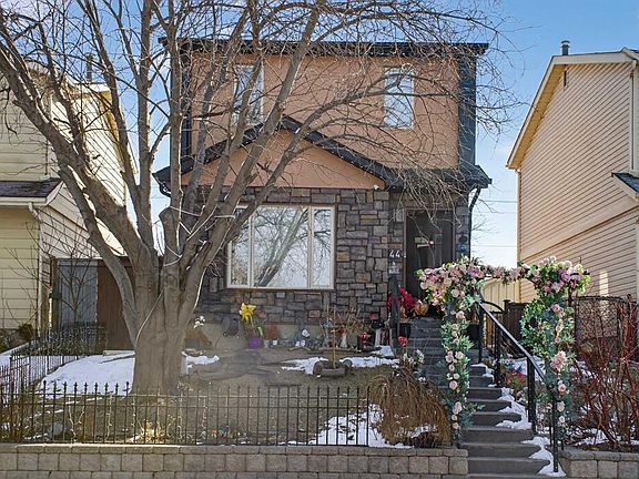 2nd image of 44 W Applecroft Rd SE