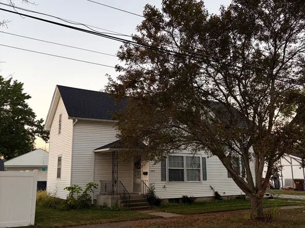 209 1/2 E 17th St #1, Auburn, IN 46706