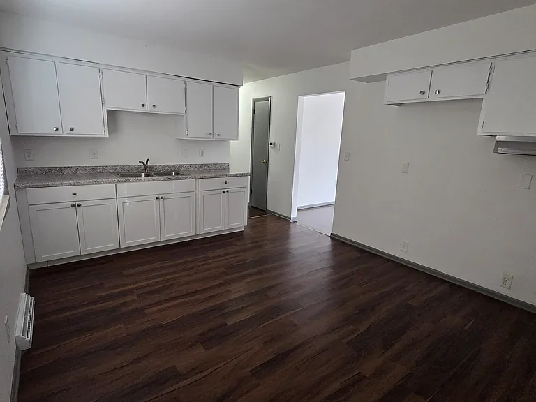 7402 W Thurston Ave — Photo 2