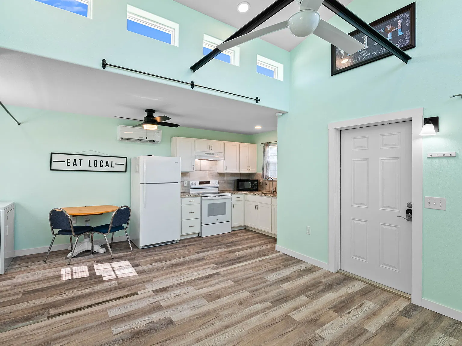 2 bed, 656 sqft, $1,400 — Photo 3