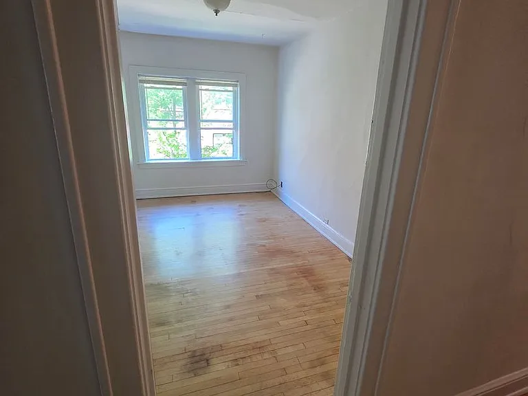 2528 N Maryland Ave — Photo 12