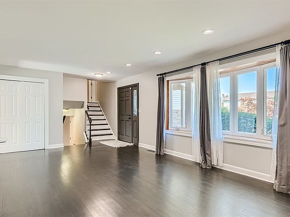 4th image of 205 Grovenor Dr