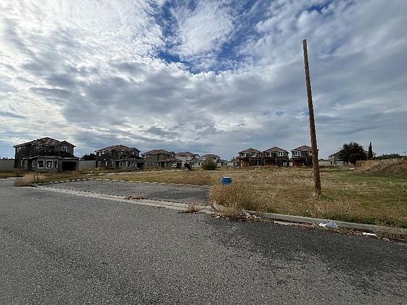 5th image of 1501 E Whitmore Avenue
